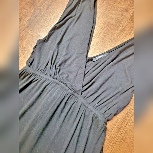 George v-neck tie back dress - Picture 2 of 10